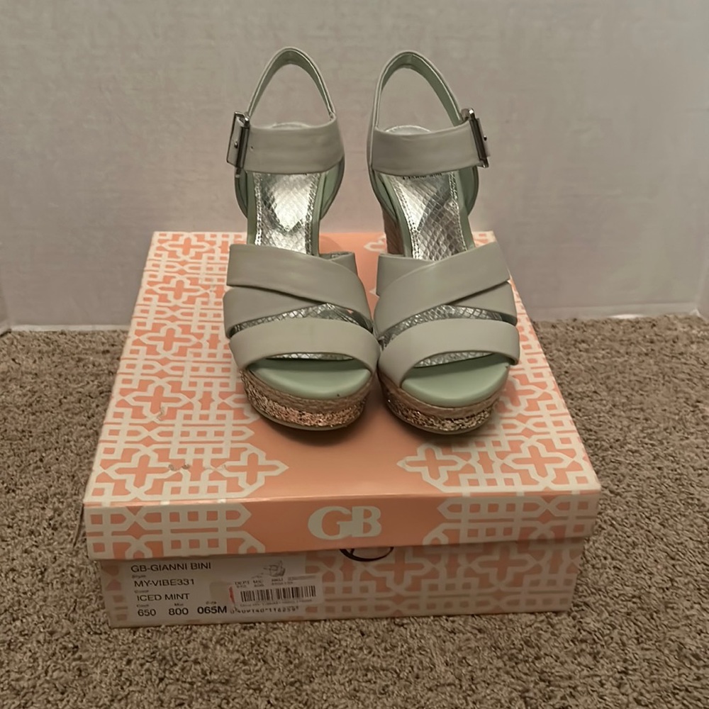 Gianni Bini mint colored leather wedges with silver sparkle size 6.5